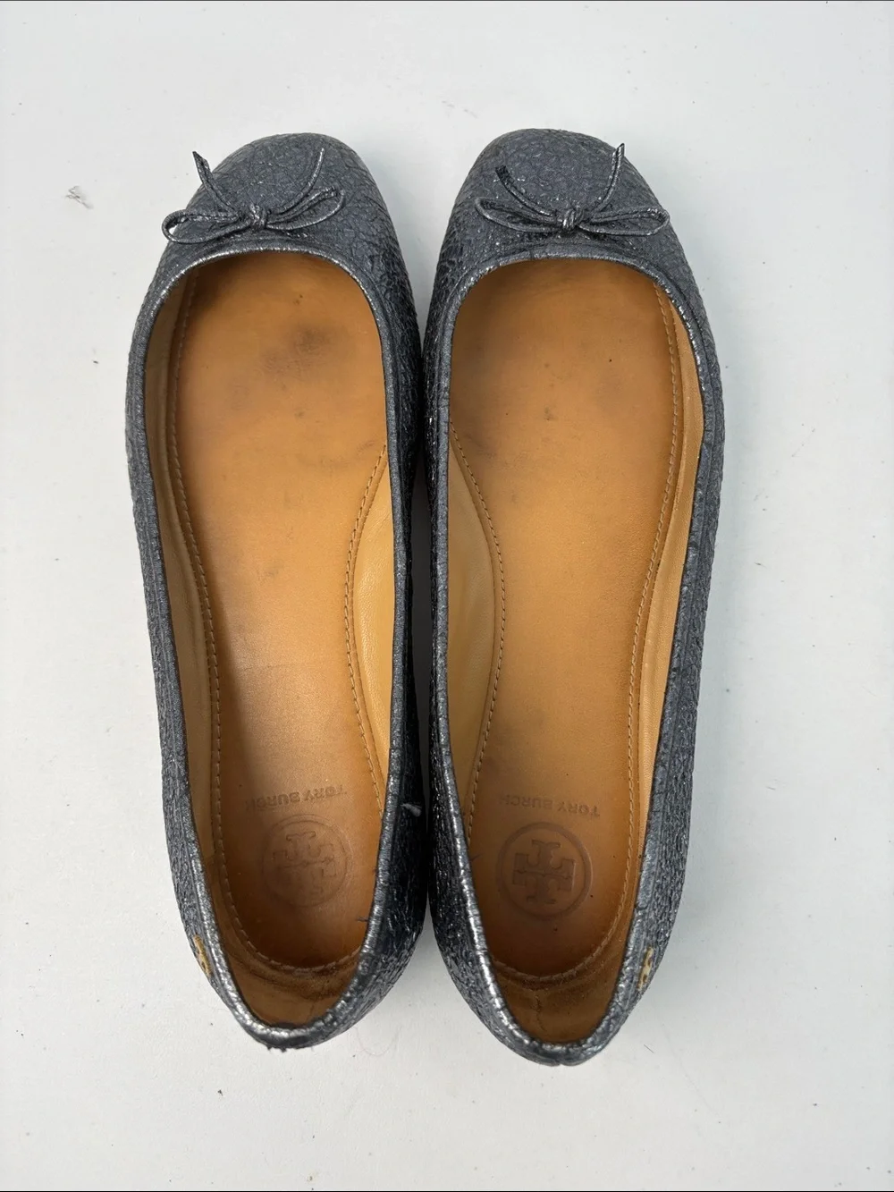 🥡 Tory Burch crinkle leather Charcoal Metallic Ballet Flats with Bow Accent